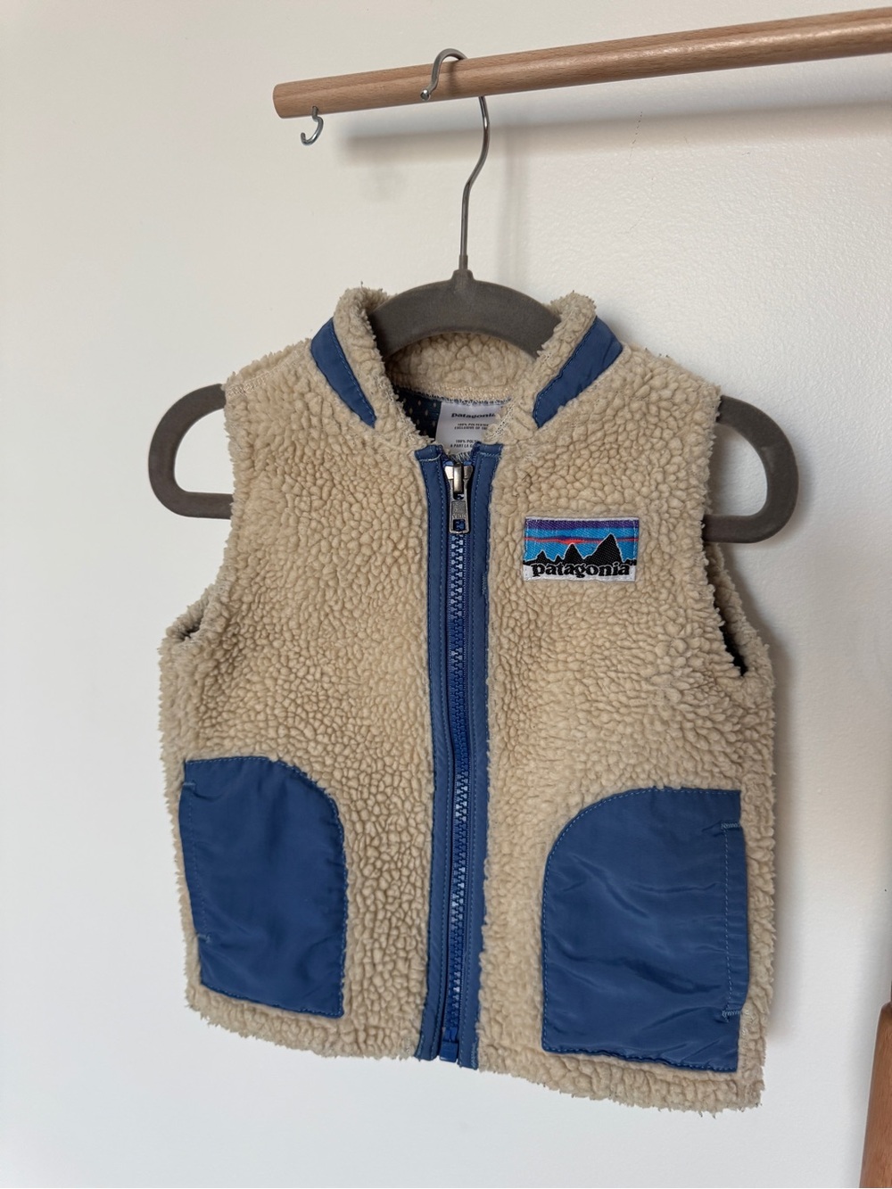 Patagonia Kids Sherpa Vest in Cream with Blue Trim